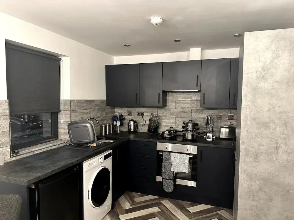 Adam Court Studios and Apartments