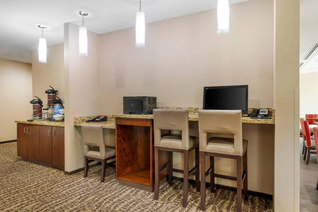 Comfort Suites West Omaha