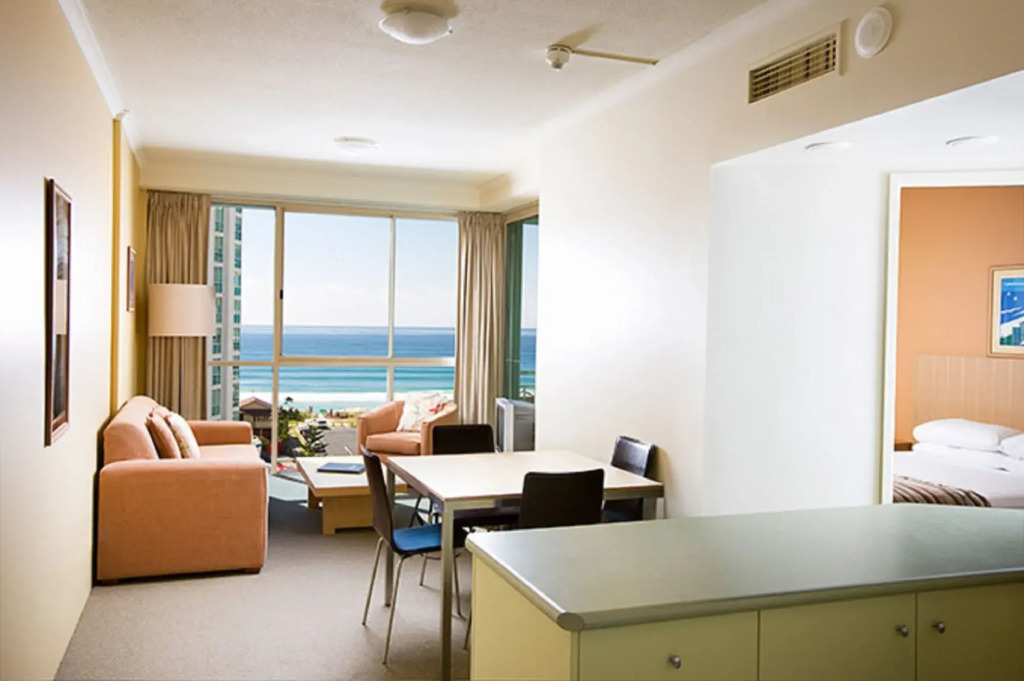 Maldives Resort Main Beach, Gold Coast