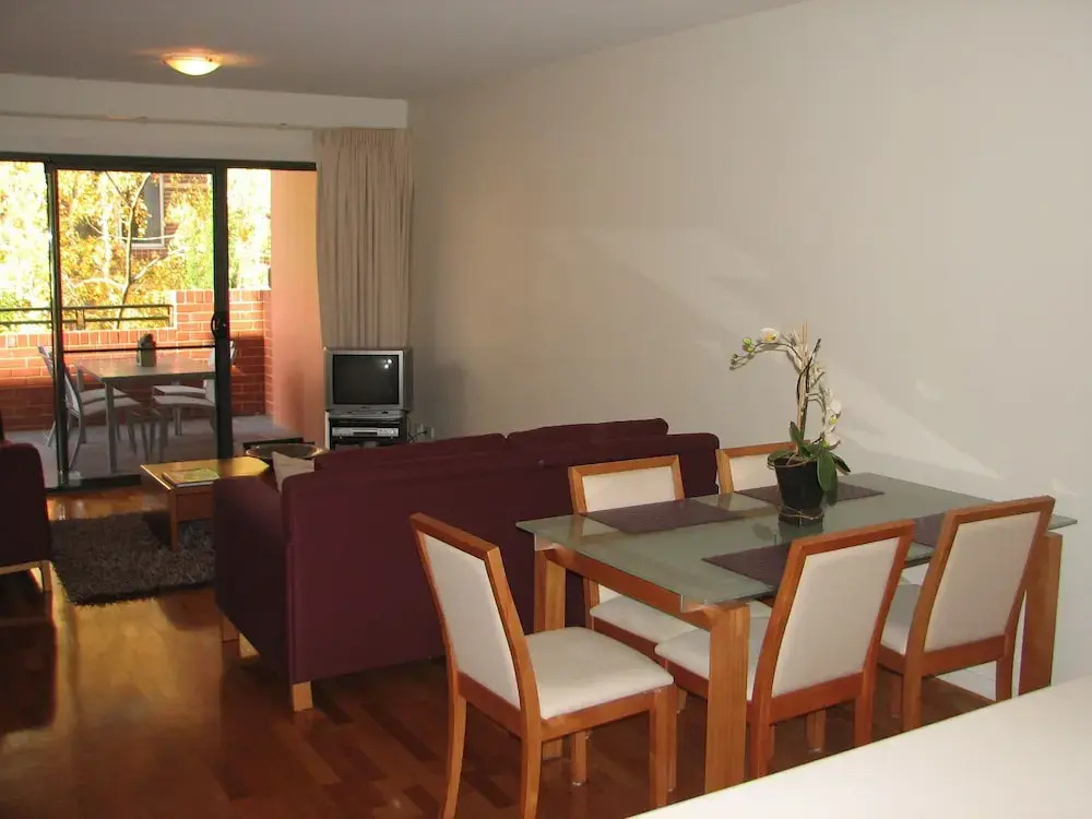City Escape 2BD in Adelaides East End 1