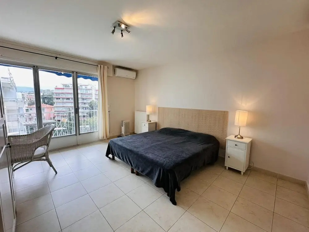 Two Bed Apt in the Center of Cannes - 2229