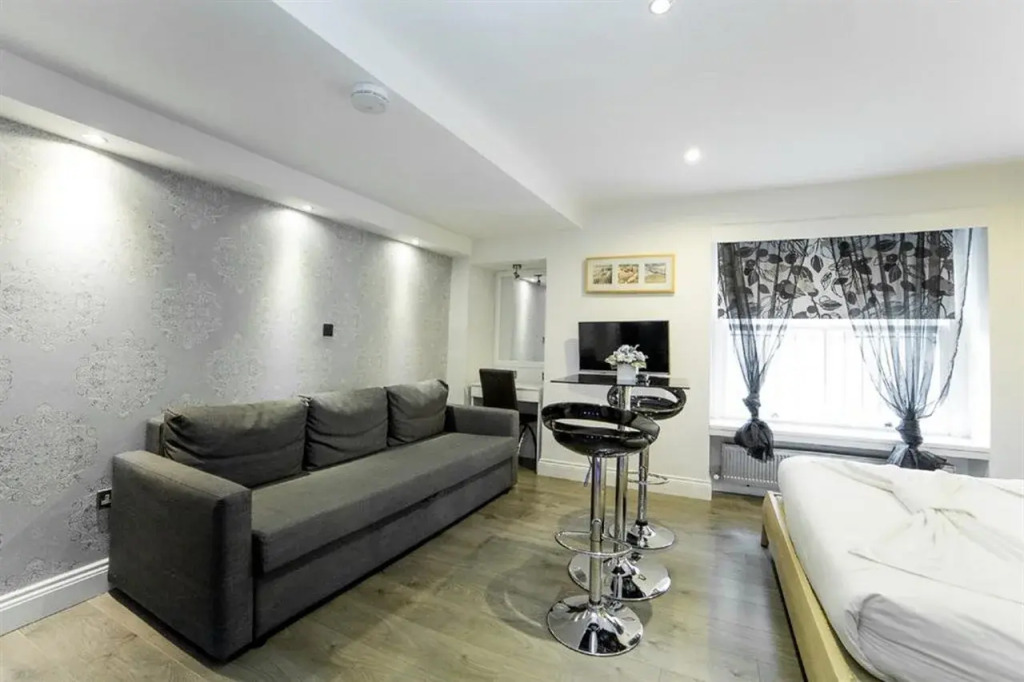 Imperial Court Suites