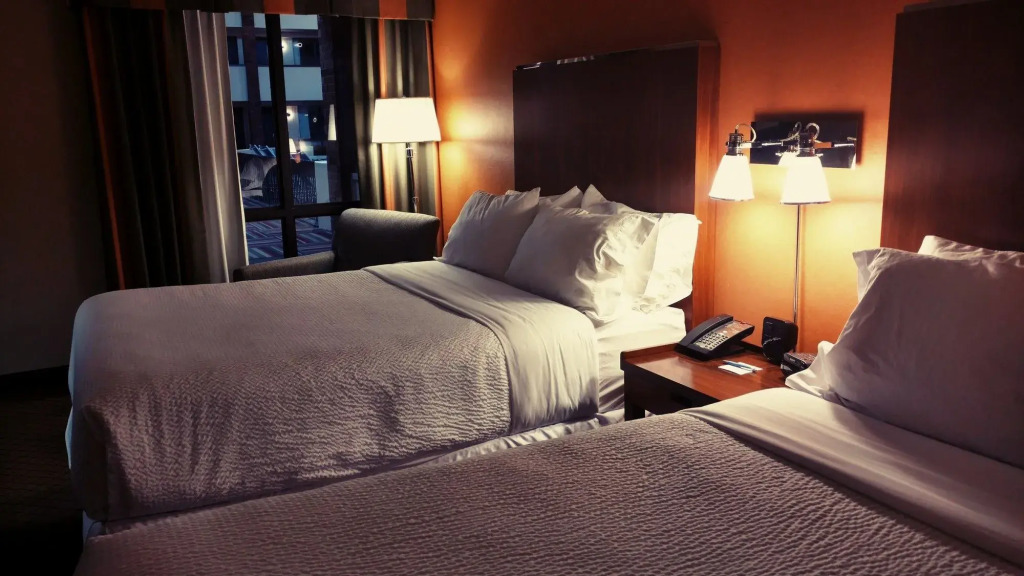 DoubleTree by Hilton Manhattan, KS