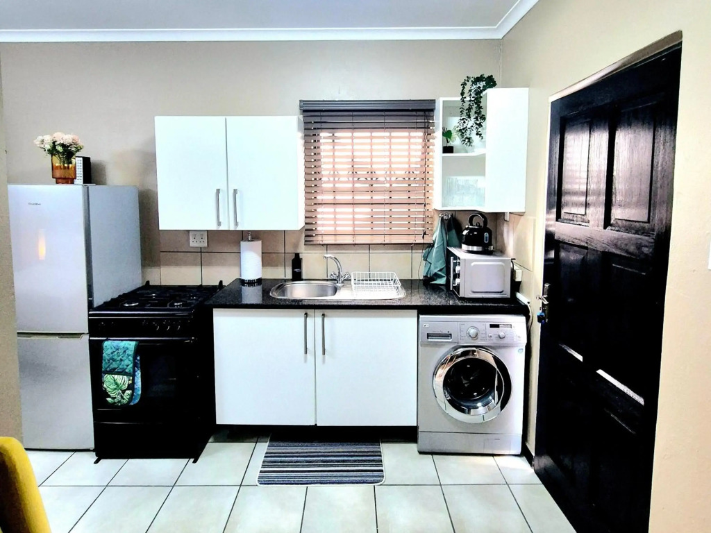 URlyfstyle Cottage Near OR Tambo International Airport