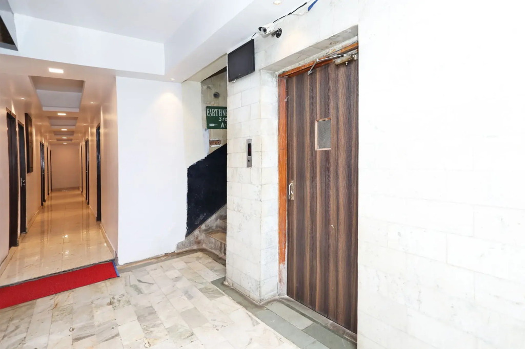 OYO 9193 Hotel Maple