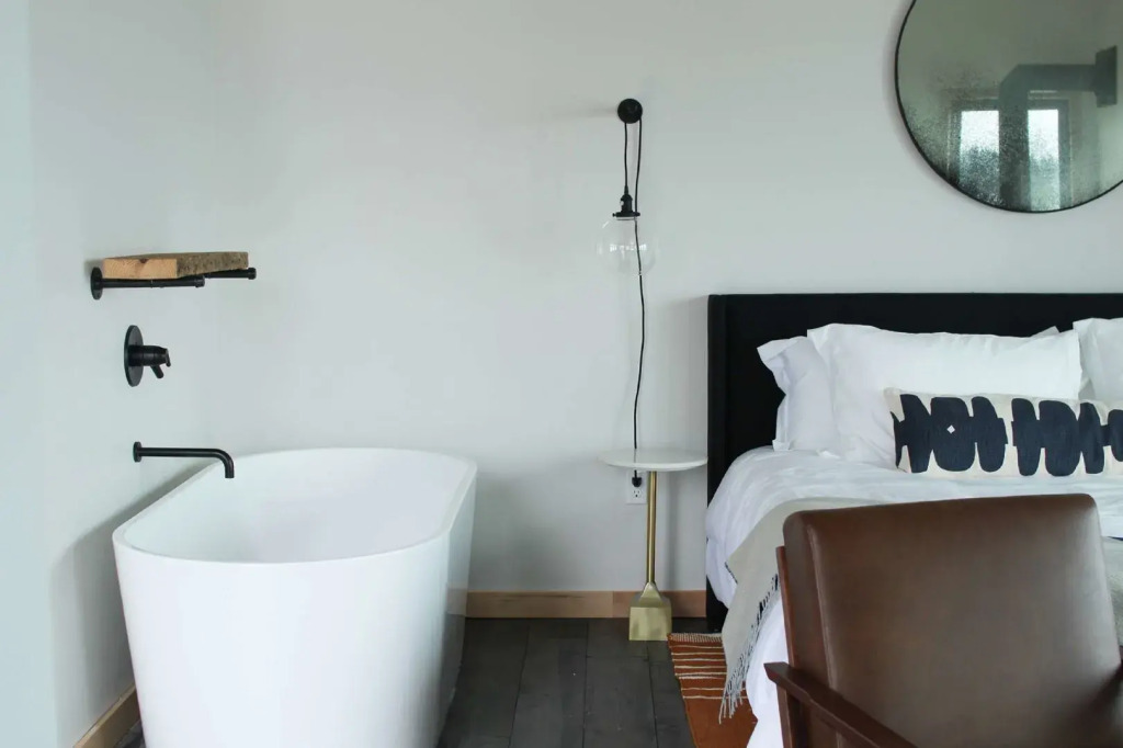 Bowline Hotel