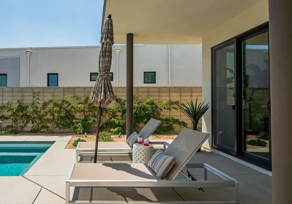 Modern Miralon - Sophisticated Retreat for Up To 5 w/ Resort Amenities