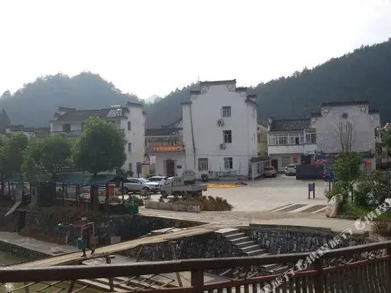 Jixi Longchuan Village Local Restaurant Inn