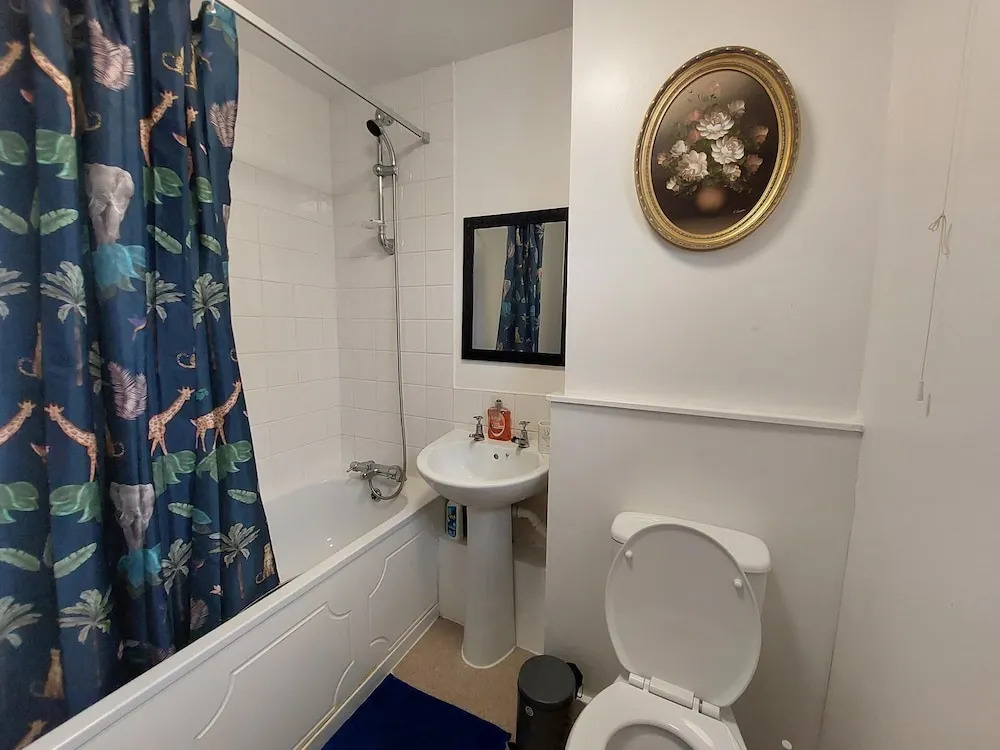 2-bed House in the Heart of Woodhouse, Leeds