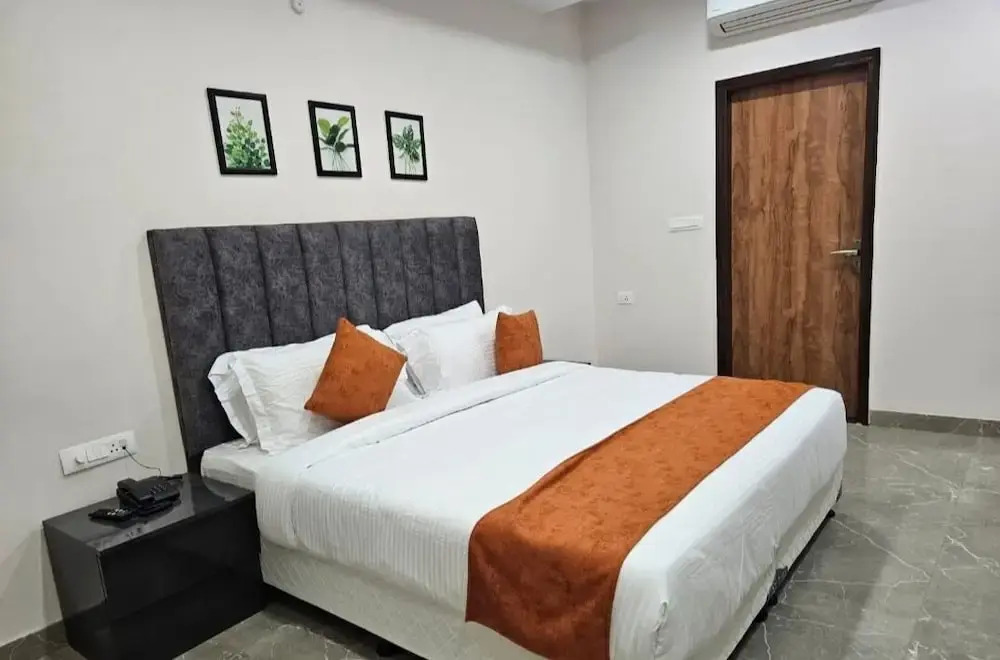 Hotel The Grand