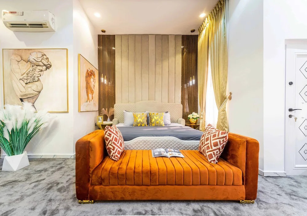 Jayjay Homes And Apartment