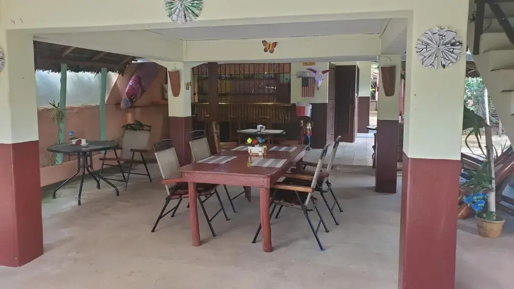 Yes Papa! Rooms only 100m from the beach