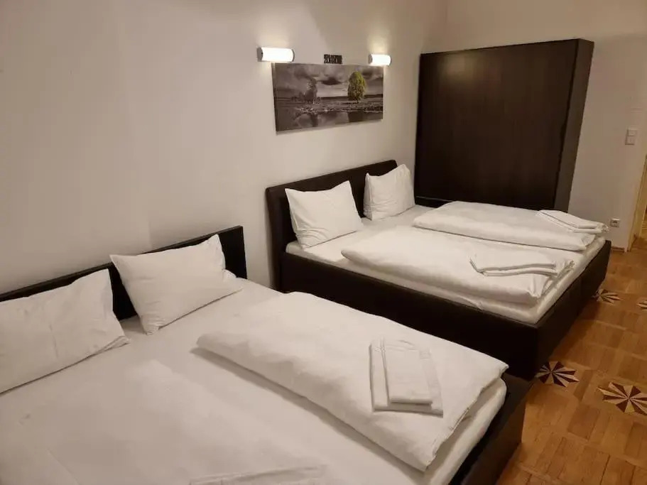 Sissi Royal Suite - Inner City 4 bedroom apartment