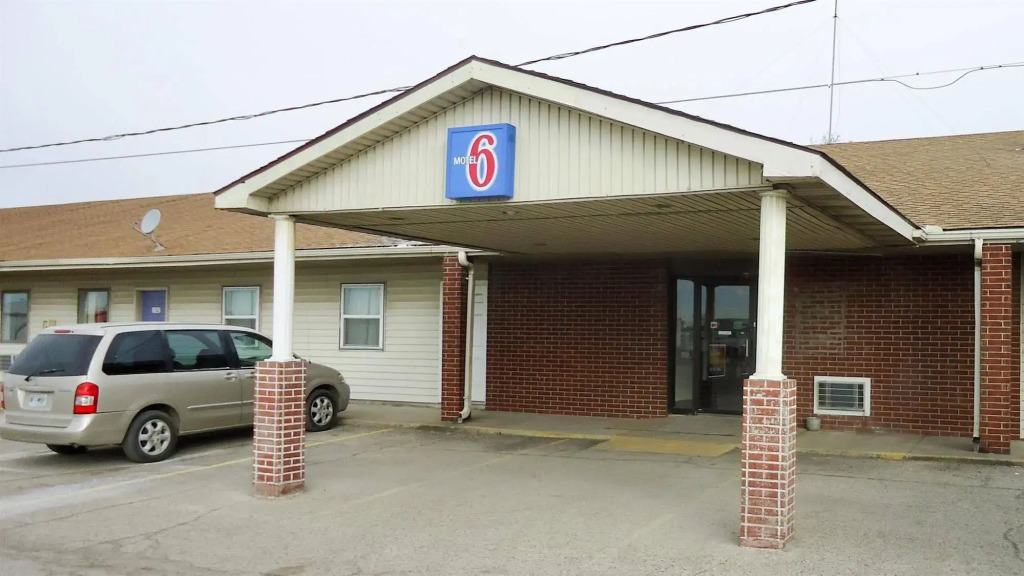 Motel 6 Cameron MO