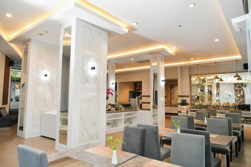 Front One HK Resort Semarang