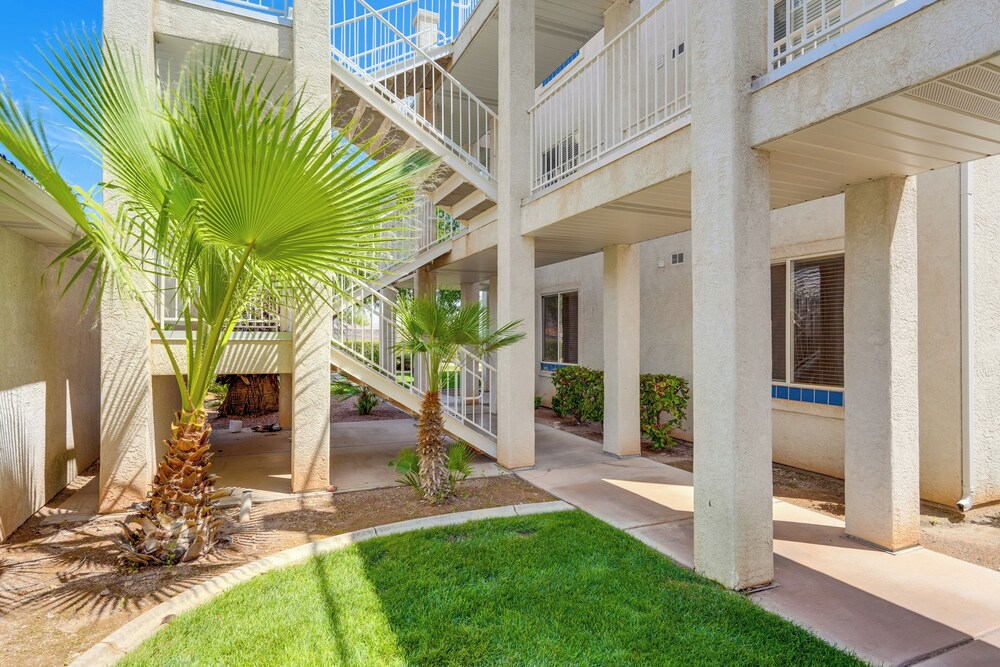 Pool Access & Patio! Resort-style St George Condo