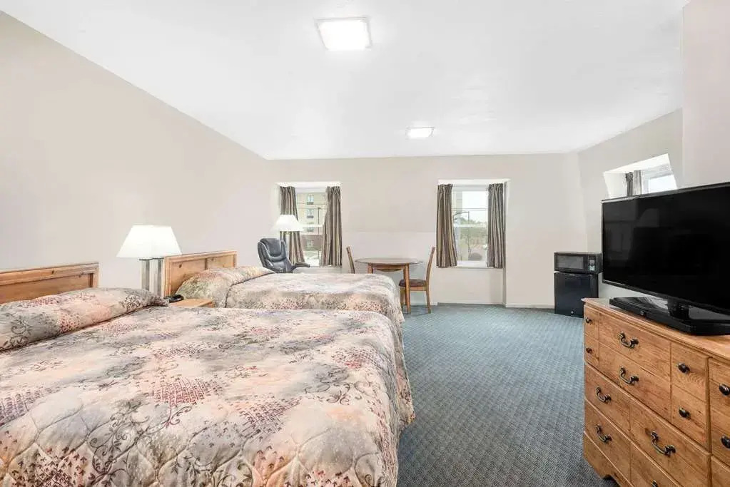 Knights Inn New Philadelphia