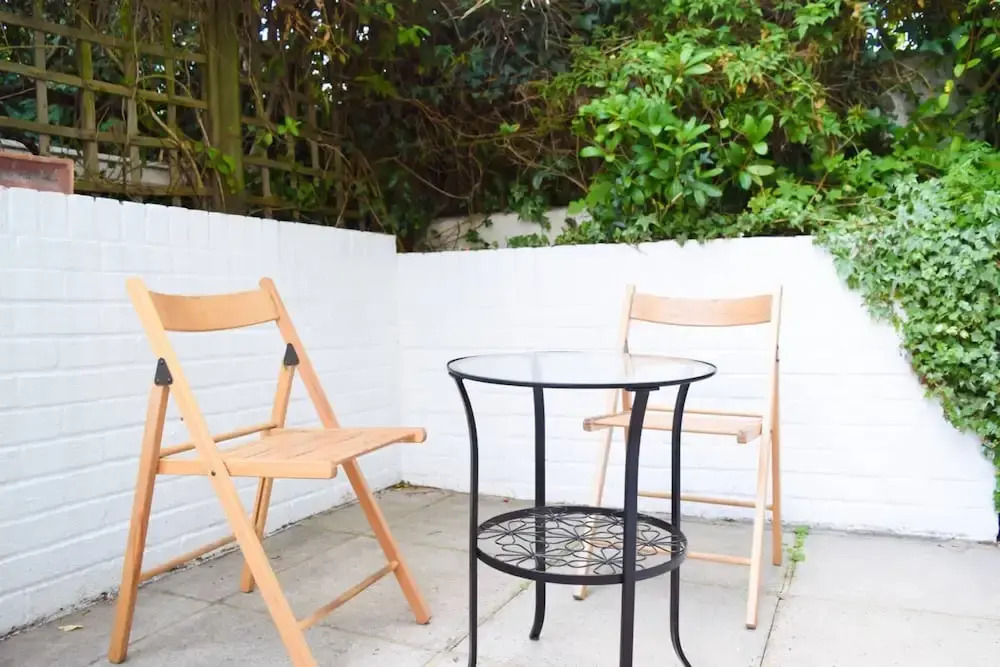 Modern Designer London Studio Flat With Patio