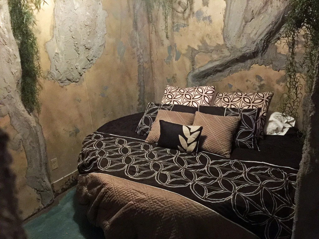 Hideaway Suites On 5th-Formally 5th East Hall