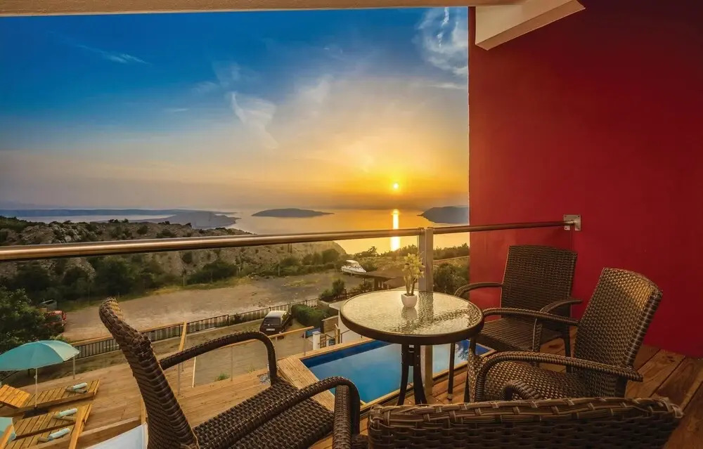 Nice Home in Lukovo with Hot Tub, WiFi & 4 Bedrooms