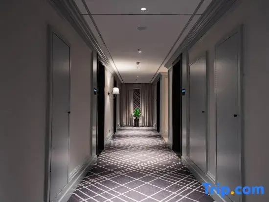 Xana Hotelle Hotel (Nanchang Liantang Xiaolan Industrial Park Lishan Metro Entrance Station)