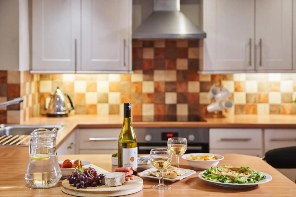 Swallows End – stylish bolthole with hot tub and pool in Dartmoor National Park