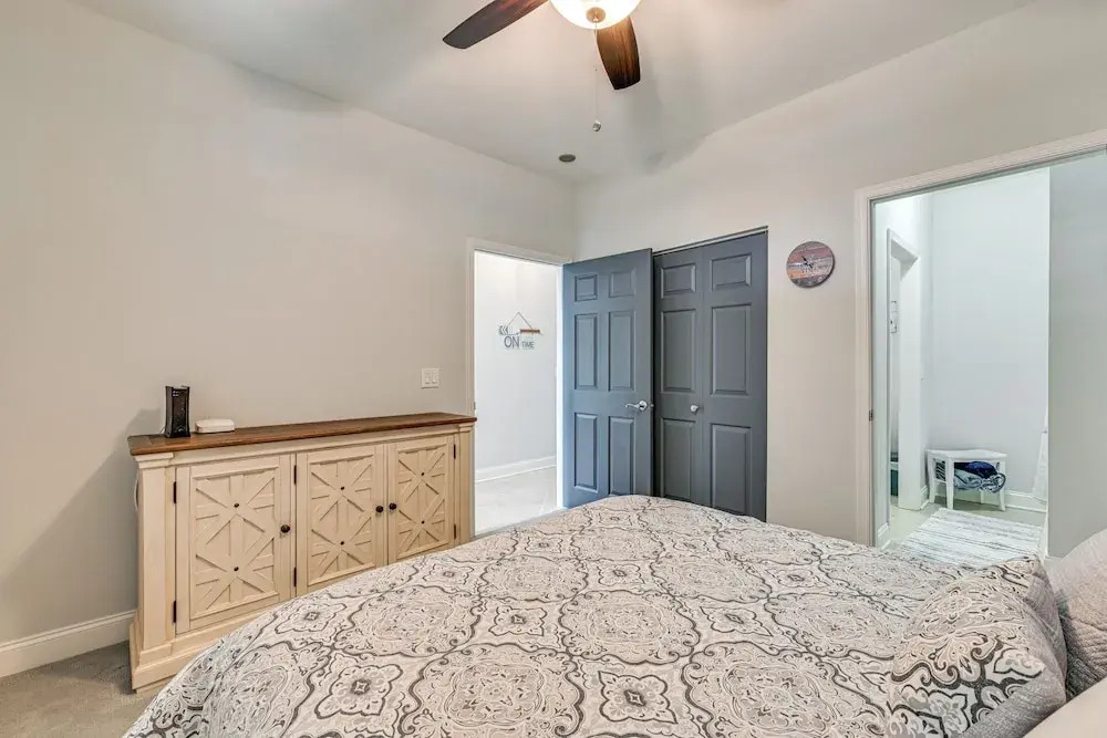 Condo w/ Deck: Waterfront Lake Norman Retreat!