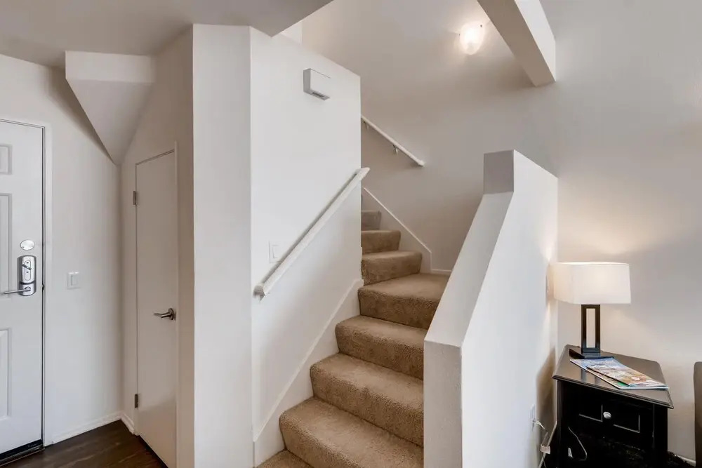 H2 -NEW Gorgeous Downtown San Diego 1 Bedroom + Upstairs Bedroom Loft!