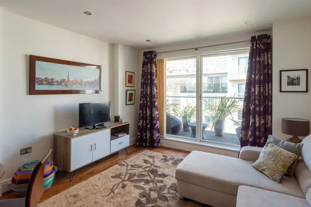 Lovely 1 Bedroom Home With Balcony - 4 Guests!