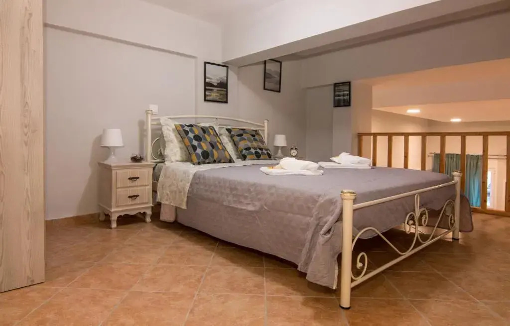 Loft renovated flat 5' from the old town Corfu
