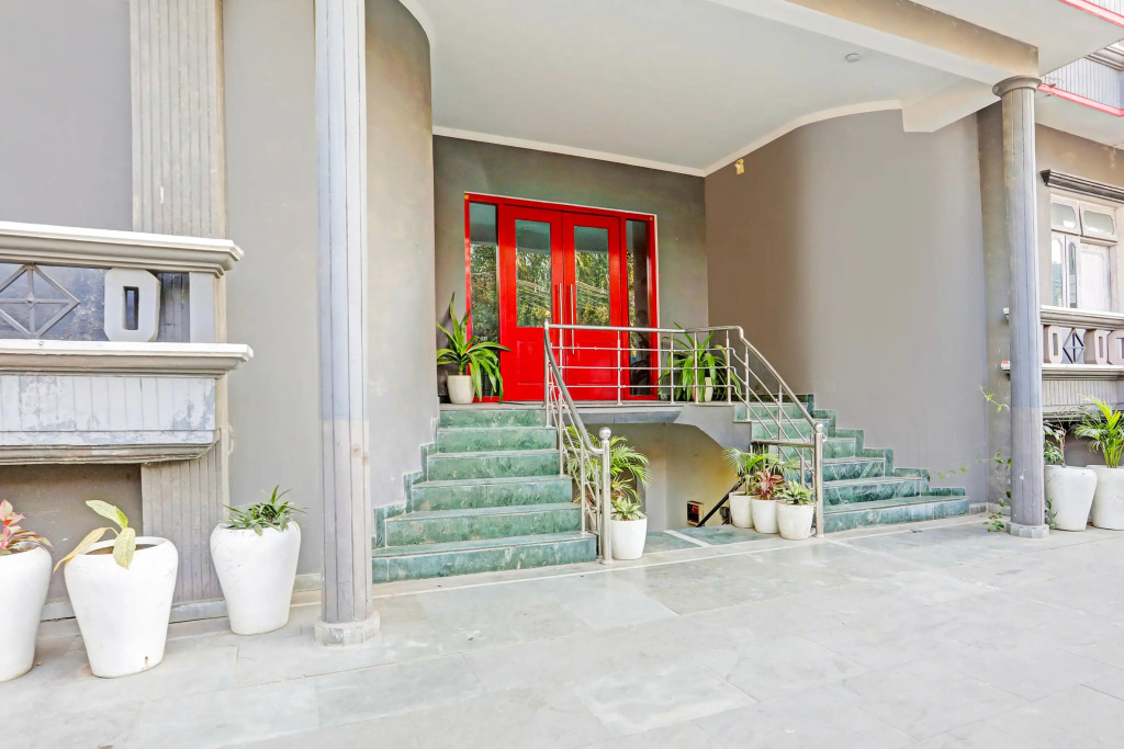 Super OYO Townhouse Vijay Khand Gomti Nagar