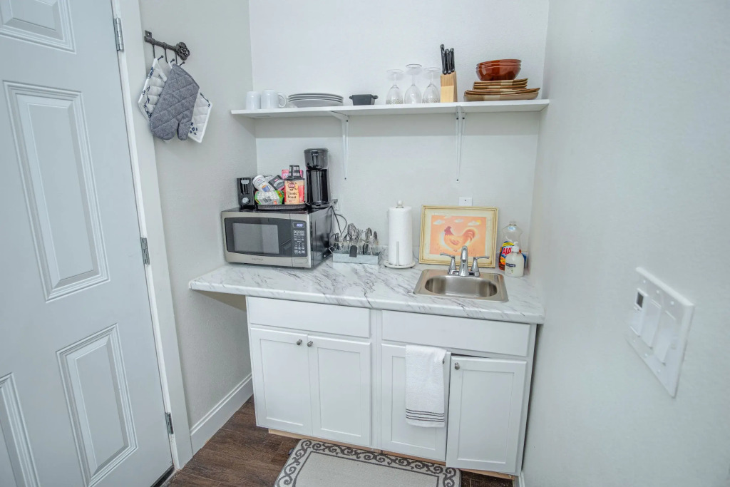 Guest House with Loft near Downtown