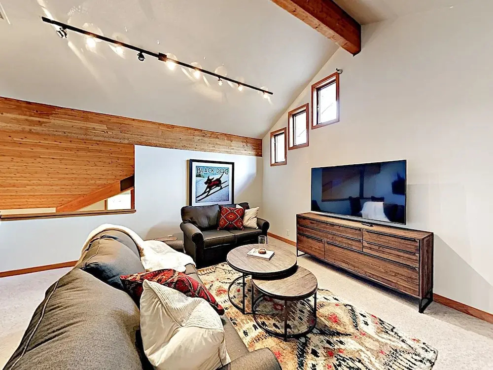 New Listing! Alpine Gem: Private Hot Tub & Sauna 3 Bedroom Townhouse