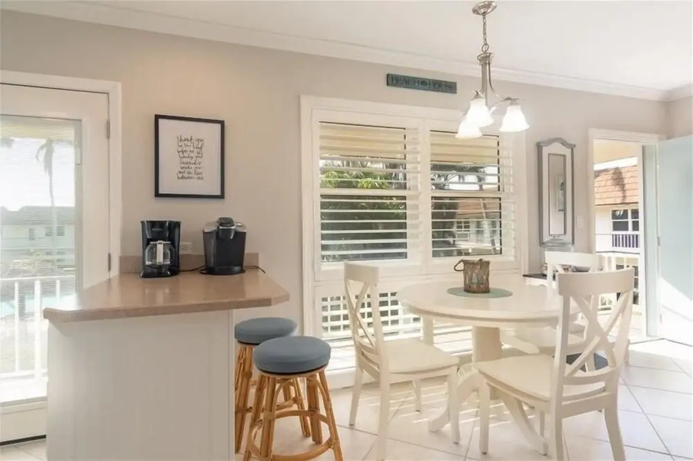 Seabreeze 2 Bedroom Home by Redawning