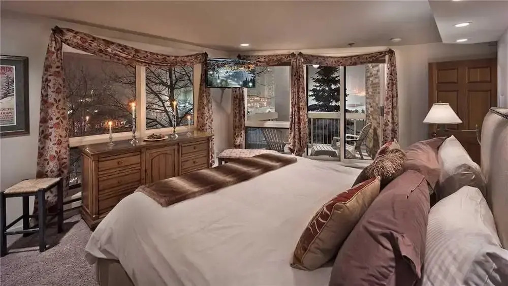Epernay 125 3 BedroomCondo By Moving Mountains