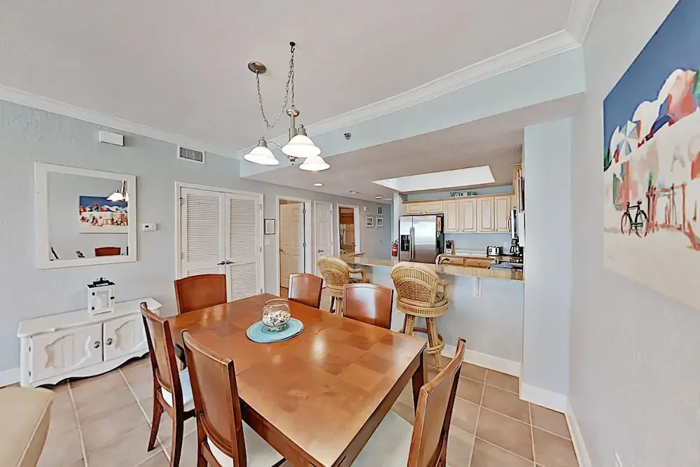 All-suite W/ Gulf-view Balcony & Pool Access 2 Bedroom Condo