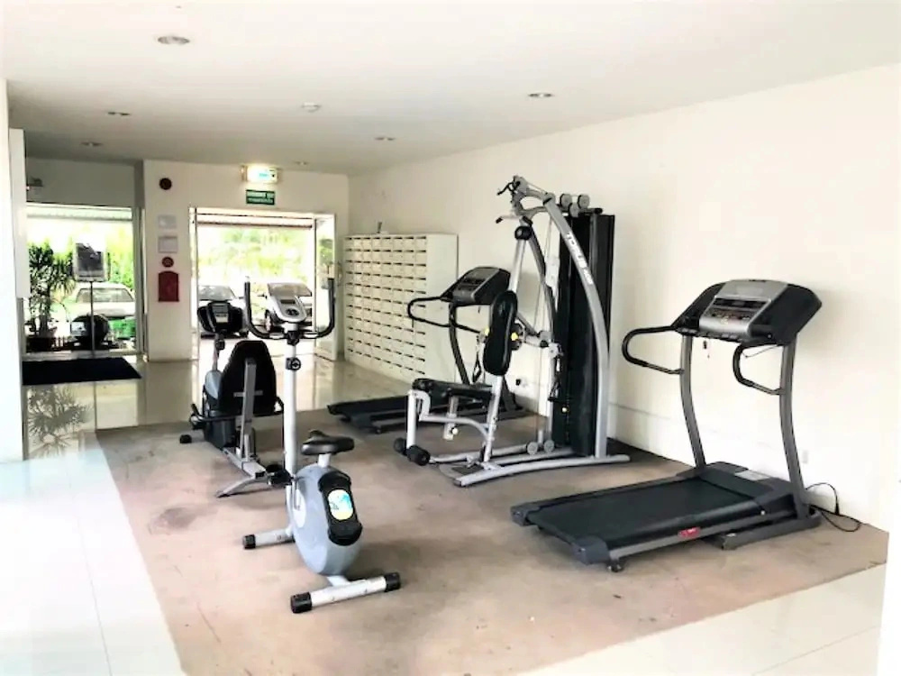 1-bedroom Pool-view Condo With Large Balcony - Jomtien