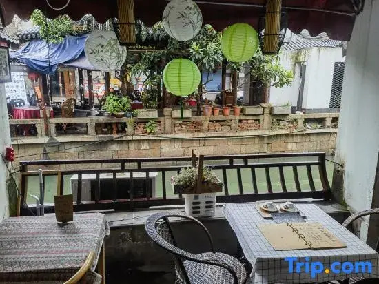 Tongli Riverside Inn