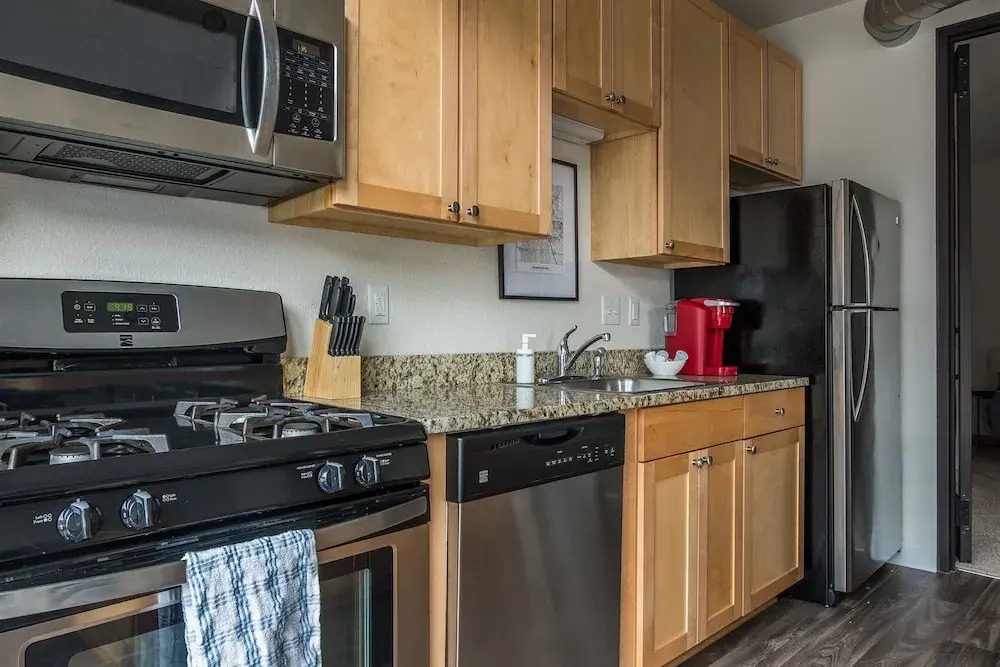 1 BR Apt near Downtown with Laundry by Frontdesk