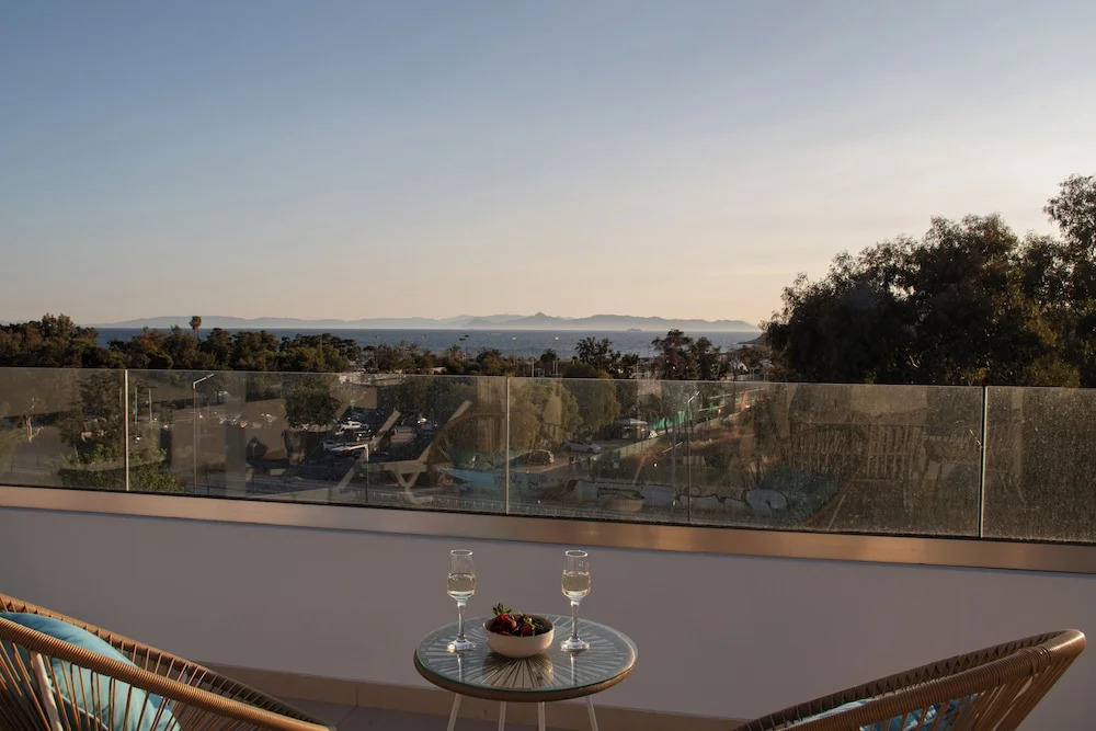 Riviera Escape Penthouse Suites
