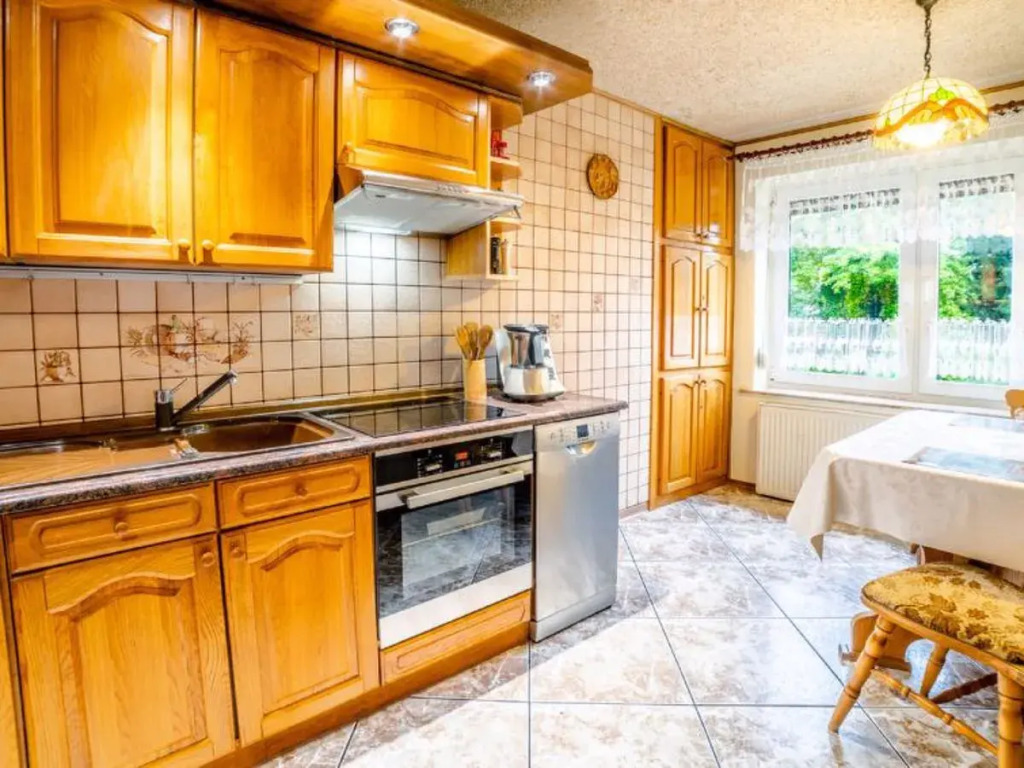 House Lena Kowary