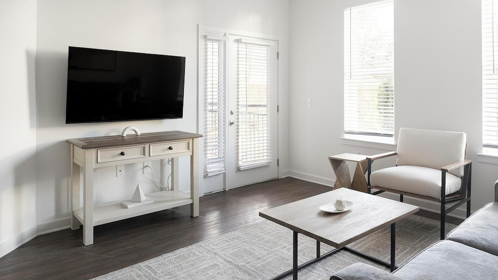 Landing Apartments Near Woodcrest