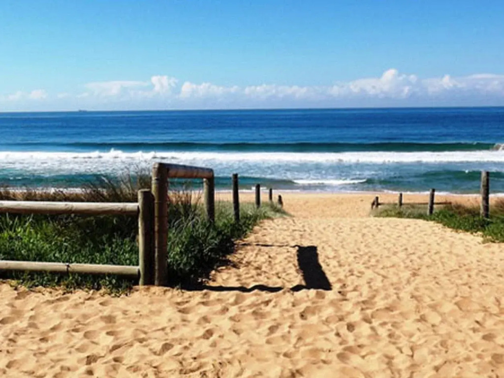 Drift - 3 BR home near town & beach with pool