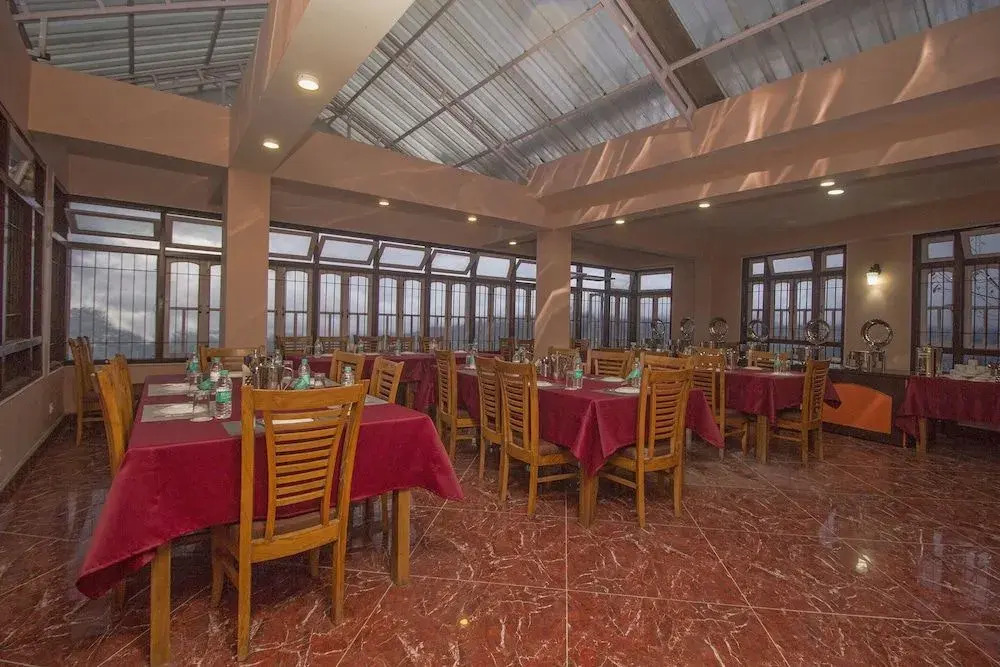 Townhouse OAK Hotel Regal Residency