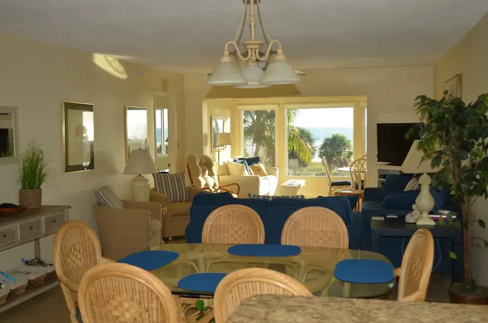 Sunset Royale - 300 2 Bedrooms 2 Bathrooms Condo