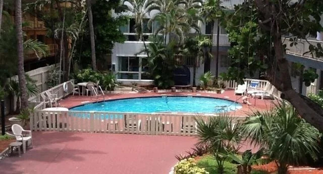 Perroquet Hotel