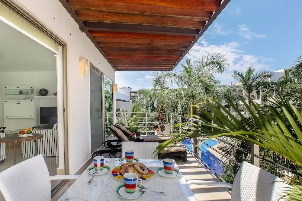Luxurious & Central Condo In Playa Steps From The Beach