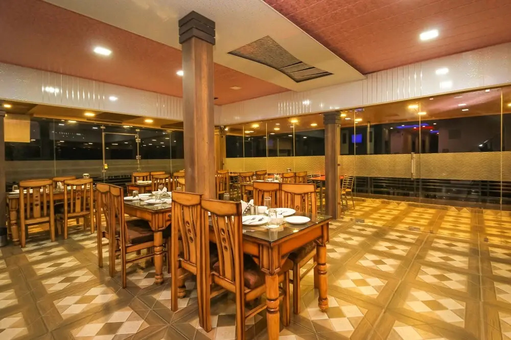 King Castle Mcleodganj-centrally heated and air cooled- Near MALL Road