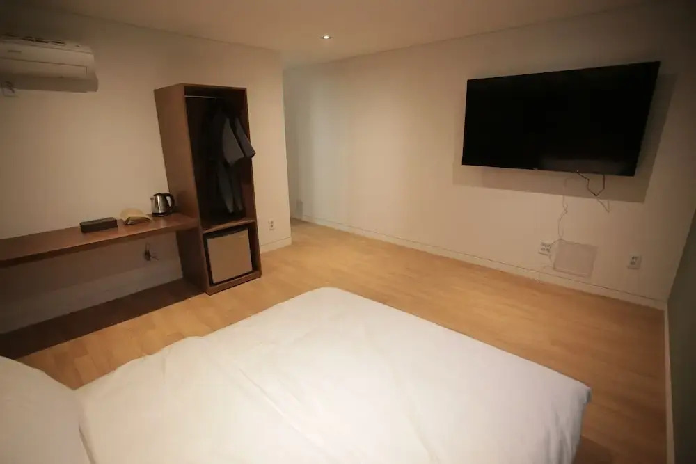 Hotel Seven Step