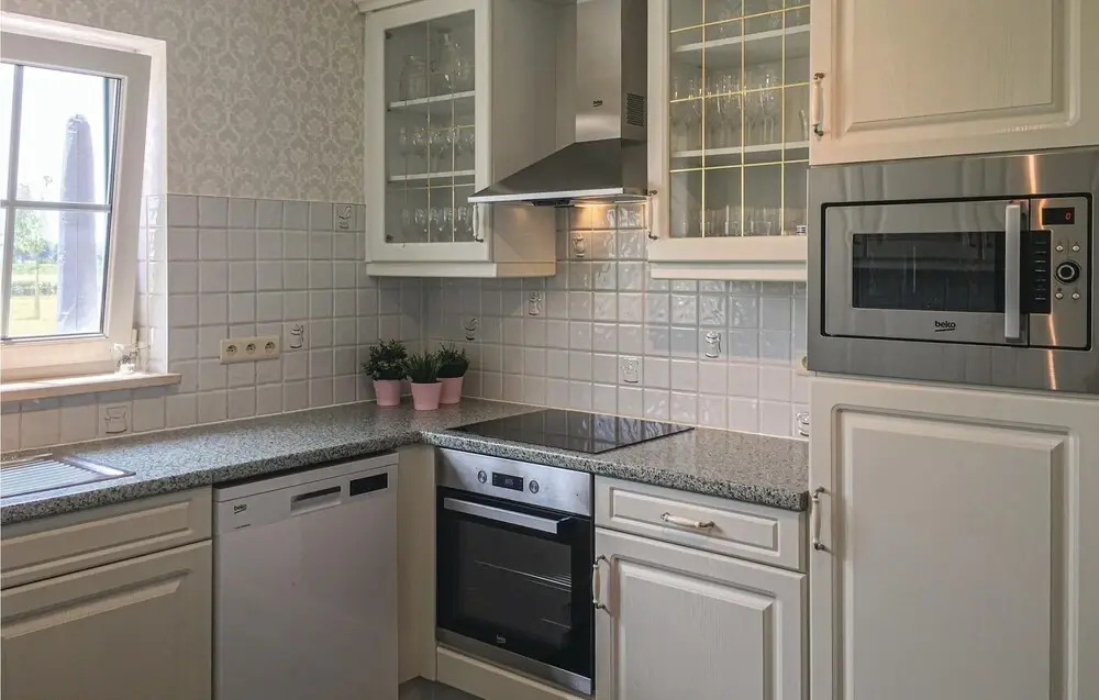 Stunning Home in Wellen With 4 Bedrooms and Wifi